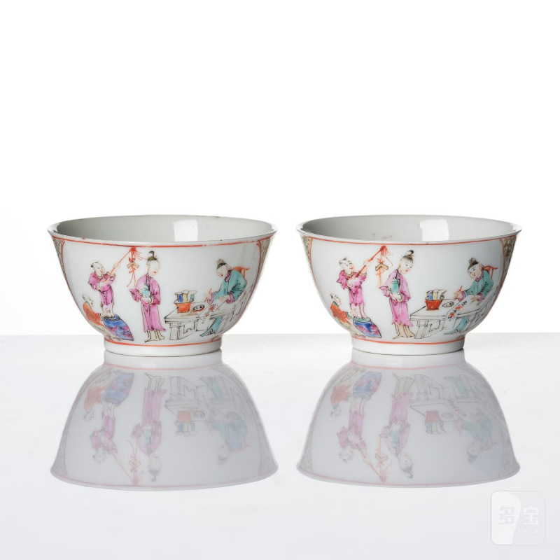A pair of famille rose 'figural' tea cups with saucers, - 图5